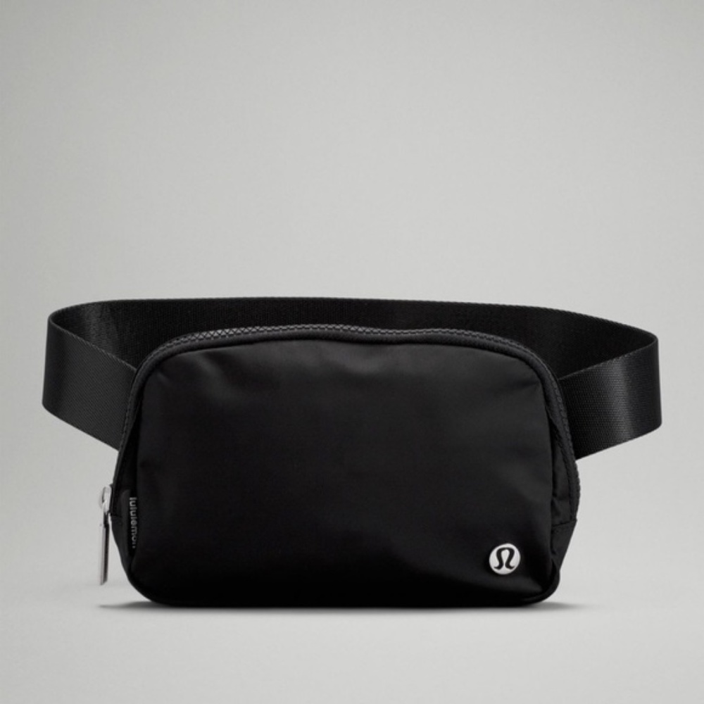 Lululemon Everywhere belt bag NWT